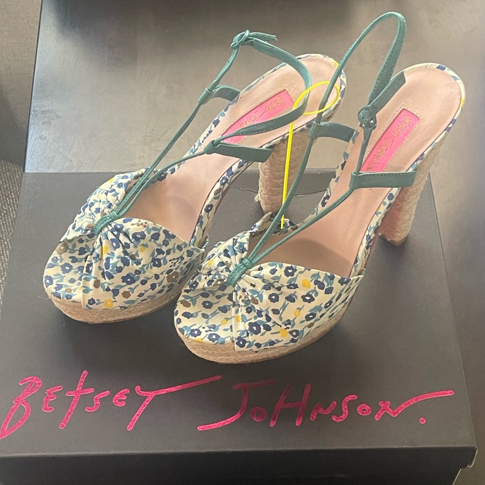Betsey Johnson size 8M vintage 1990s espadrilles